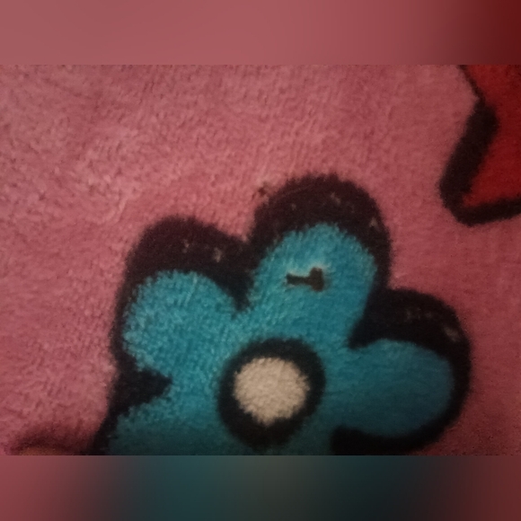 Hello kitty warm and cozy blanket - Picture 12 of 16